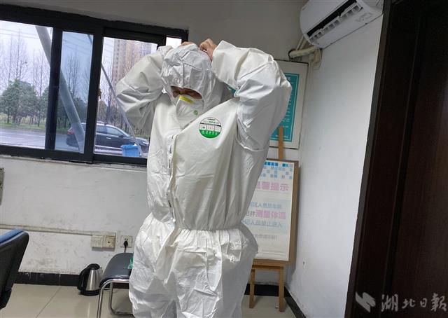 2082844_(新媒體組圖附視頻)應(yīng)急車隊(duì)司_12.jpg 2082844_(新媒體組圖附視頻)應(yīng)急車隊(duì)司_12.jpg