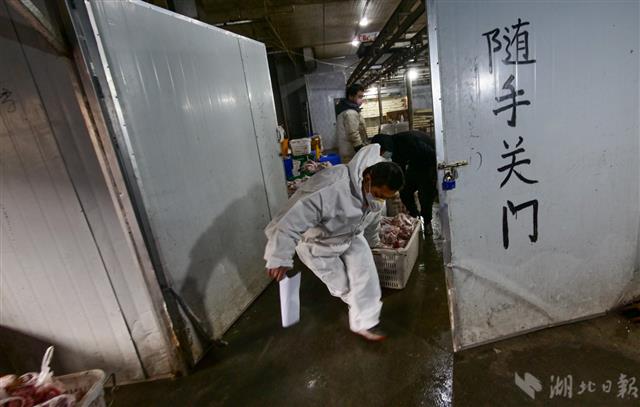 2082846_(新媒體組圖附視頻)應(yīng)急車隊(duì)司_11.jpg 2082846_(新媒體組圖附視頻)應(yīng)急車隊(duì)司_11.jpg