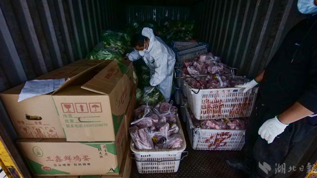 2082859_(新媒體組圖附視頻)應(yīng)急車隊(duì)司_2.jpg 2082859_(新媒體組圖附視頻)應(yīng)急車隊(duì)司_2.jpg