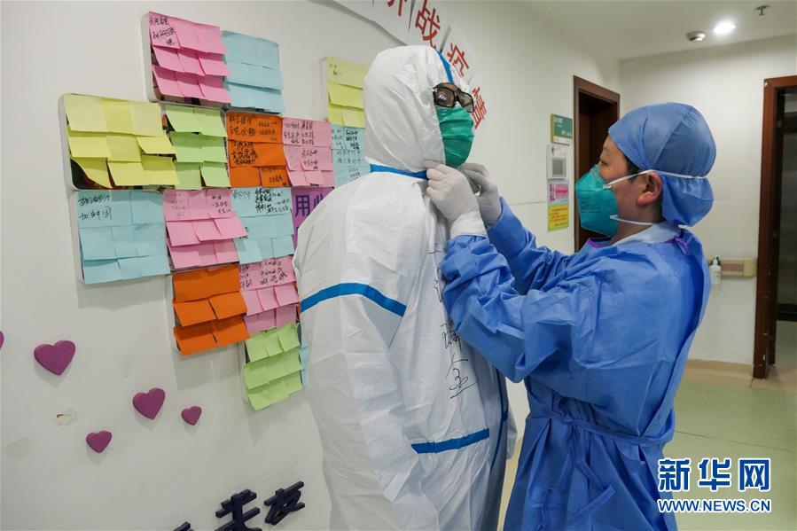 （一線(xiàn)抗疫群英譜&middot;圖文互動(dòng)）院感防控者戴愛(ài)蘭：為一線(xiàn)醫(yī)務(wù)人員綁好&ldquo;安全繩&rdquo;