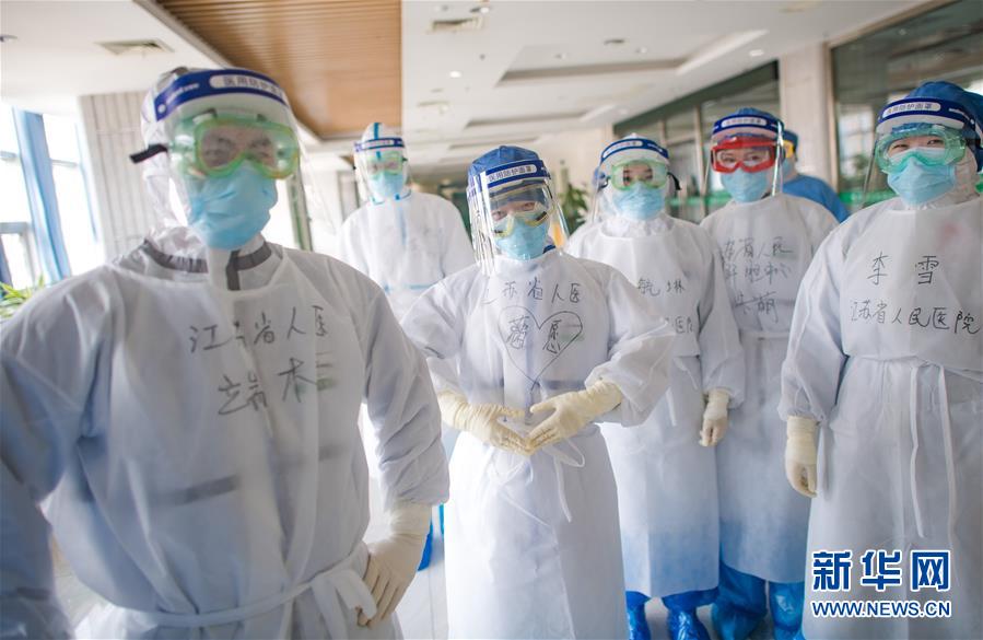 (新華全媒頭條·圖文互動(dòng))(5)赤子之歌——記奮戰(zhàn)在抗疫一線的90后白衣戰(zhàn)士