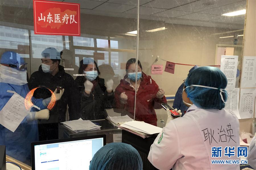 (一線抗疫群英譜·圖文互動)(3)耿治英:盼早日重返“戰(zhàn)場”滅疫魔