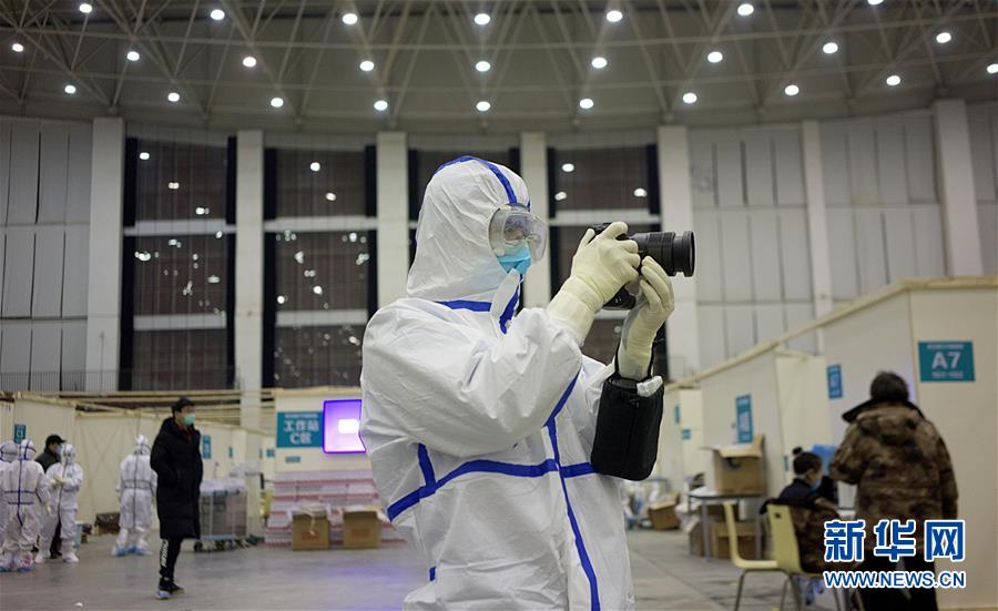 （一線抗疫群英譜&middot;特稿&middot;圖文互動）（4）不畏艱險，深入一線&mdash;&mdash;&ldquo;武漢保衛(wèi)戰(zhàn)&rdquo;一線新聞工作者素描