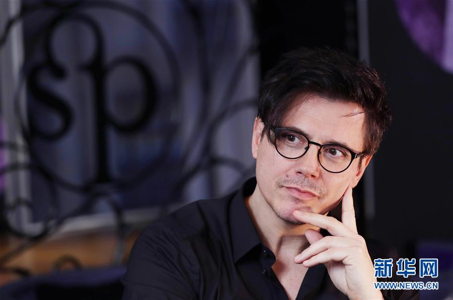 （國(guó)際&middot;圖文互動(dòng)）（3）通訊：手牽手，我們共同驅(qū)散陰霾&mdash;&mdash;法國(guó)音樂(lè)人創(chuàng)作抗疫歌曲背后的故事