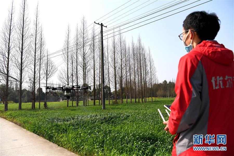 （在習(xí)近平新時(shí)代中國(guó)特色社會(huì)主義思想指引下&mdash;&mdash;新時(shí)代新作為新篇章&middot;習(xí)近平總書(shū)記關(guān)切事&middot;圖文互動(dòng)）（6）為農(nóng)田注入硬核生產(chǎn)力&mdash;&mdash;一些地方春耕中農(nóng)業(yè)科技創(chuàng)新掃描