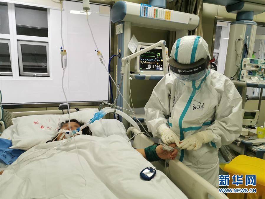 （一線抗疫群英譜&middot;圖文互動）（2）生命之光，溫暖&ldquo;無面之交&rdquo;&mdash;&mdash;記抗疫一線重癥監(jiān)護室90后護士金鈺 