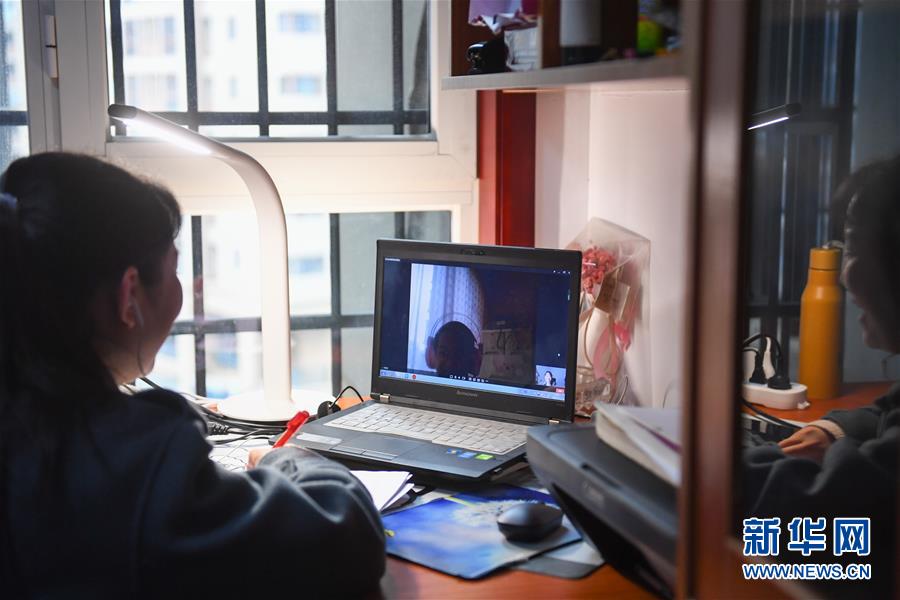 (新華全媒頭條·圖文互動(dòng))(10)守護(hù)天使 同心戰(zhàn)“疫”——各地多措并舉關(guān)愛一線醫(yī)務(wù)人員掃描