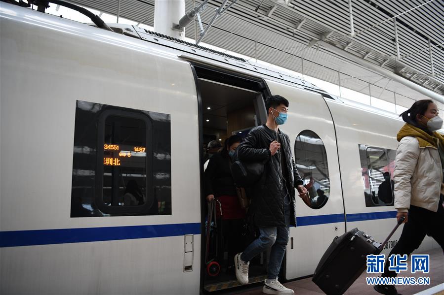 (新華全媒頭條·圖文互動)(10)暢通復工復產(chǎn)“生命線”——全國恢復正常交通運輸秩序