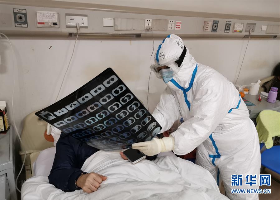 (一線抗疫群英譜·圖文互動)(2)敬患如親 暗香如梅——記火神山醫(yī)院醫(yī)生敬梅