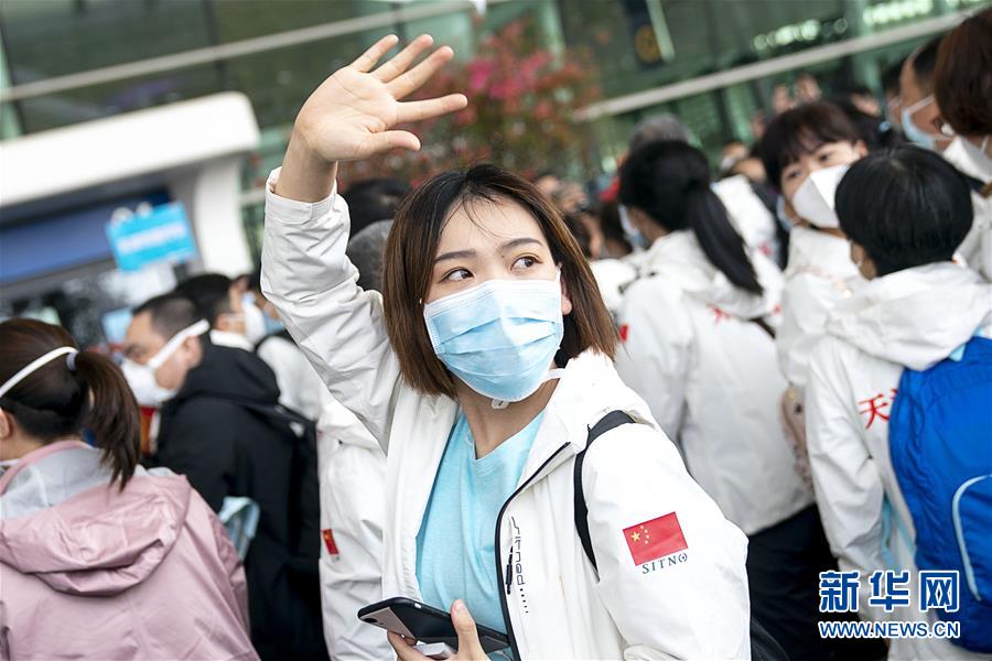 （新華全媒頭條&middot;圖文互動）（4）最美逆行者，武漢永遠記得你！&mdash;&mdash;首批援鄂醫(yī)療隊返程紀實