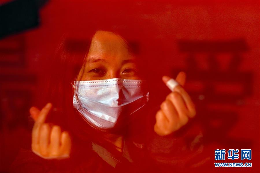 （新華全媒頭條&middot;圖文互動）（5）最美逆行者，武漢永遠記得你！&mdash;&mdash;首批援鄂醫(yī)療隊返程紀實