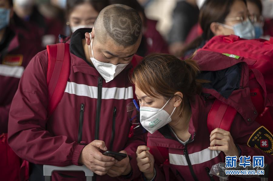 （新華全媒頭條&middot;圖文互動）（9）最美逆行者，武漢永遠記得你！&mdash;&mdash;首批援鄂醫(yī)療隊返程紀實