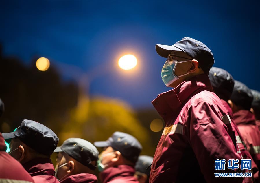 （新華全媒頭條&middot;圖文互動）（12）最美逆行者，武漢永遠記得你！&mdash;&mdash;首批援鄂醫(yī)療隊返程紀實