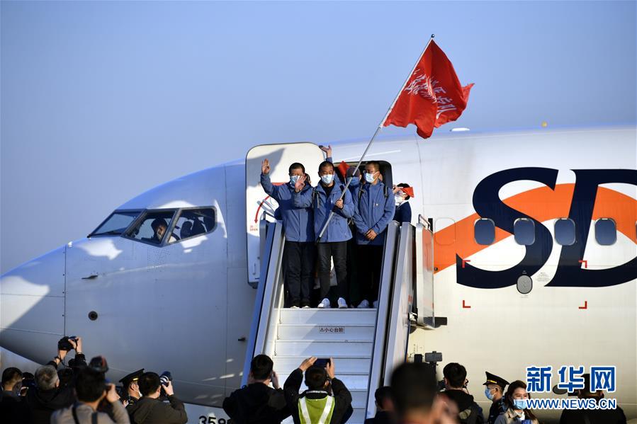 （新華全媒頭條&middot;圖文互動）（16）最美逆行者，武漢永遠記得你！&mdash;&mdash;首批援鄂醫(yī)療隊返程紀實