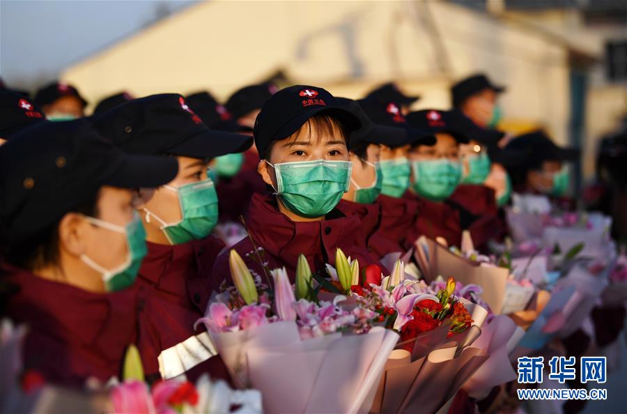 （新華全媒頭條&middot;圖文互動）（17）最美逆行者，武漢永遠記得你！&mdash;&mdash;首批援鄂醫(yī)療隊返程紀實