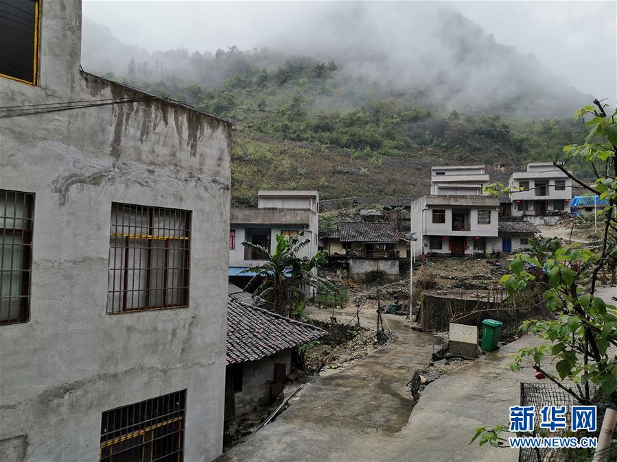 （決戰(zhàn)決勝脫貧攻堅(jiān)&middot;圖文互動）（1）邊境線上起新居&mdash;&mdash;桂西極貧縣山村走訪見聞