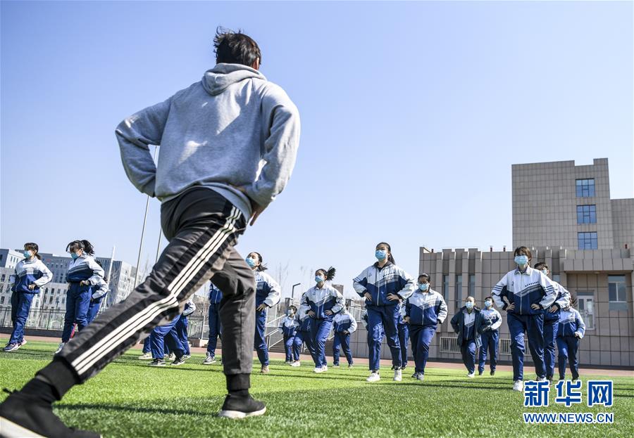 （圖文互動(dòng)）（11）&ldquo;早&rdquo;安同學(xué)，&ldquo;早&rdquo;安老師！&mdash;&mdash;新疆初高中畢業(yè)班復(fù)課一周回訪見聞