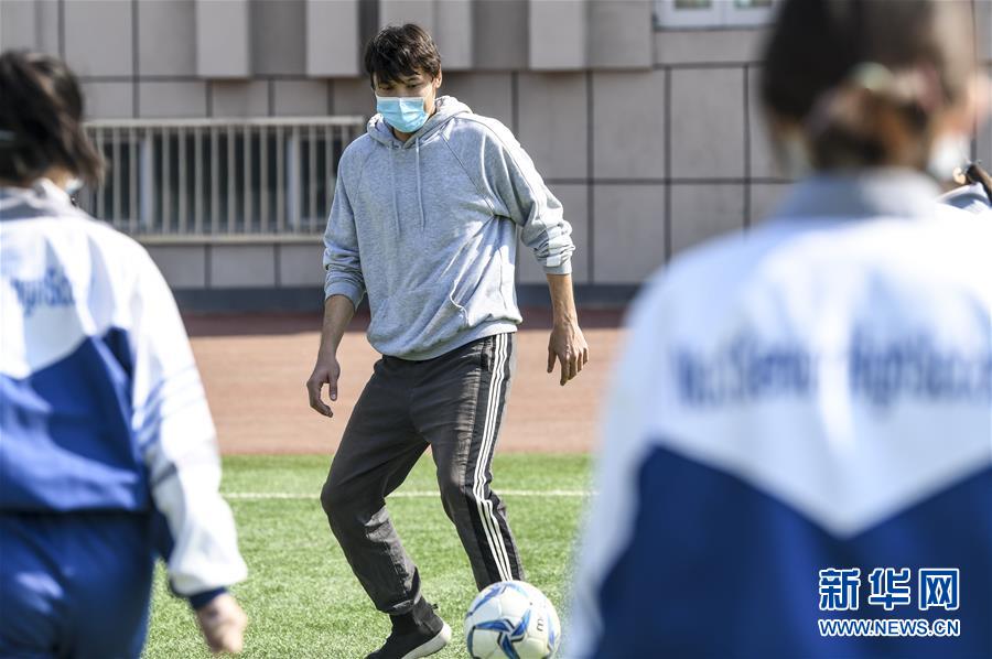 （圖文互動(dòng)）（1）&ldquo;早&rdquo;安同學(xué)，&ldquo;早&rdquo;安老師！&mdash;&mdash;新疆初高中畢業(yè)班復(fù)課一周回訪見聞