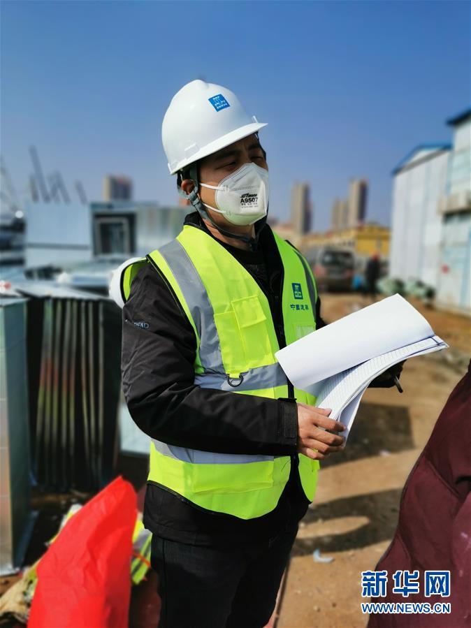 （一線抗疫群英譜&middot;圖文互動）（1）羅文浩：&ldquo;女兒，你的名字里有溫暖，有榮光！&rdquo;