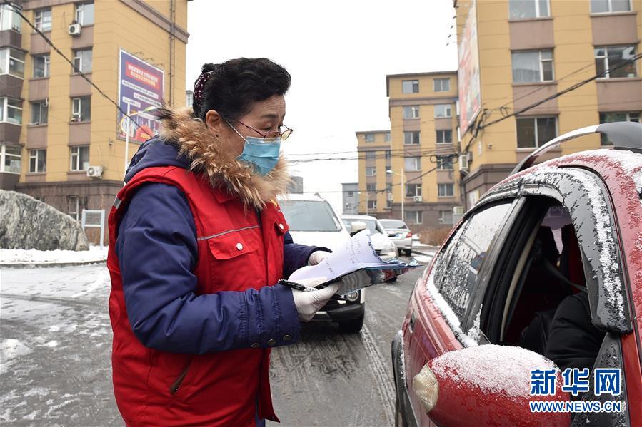 （習(xí)近平致敬的戰(zhàn)&ldquo;疫&rdquo;英雄&middot;社區(qū)工作者篇&middot;圖文互動(dòng)）（1）他們，堅(jiān)守一線戰(zhàn)風(fēng)雨