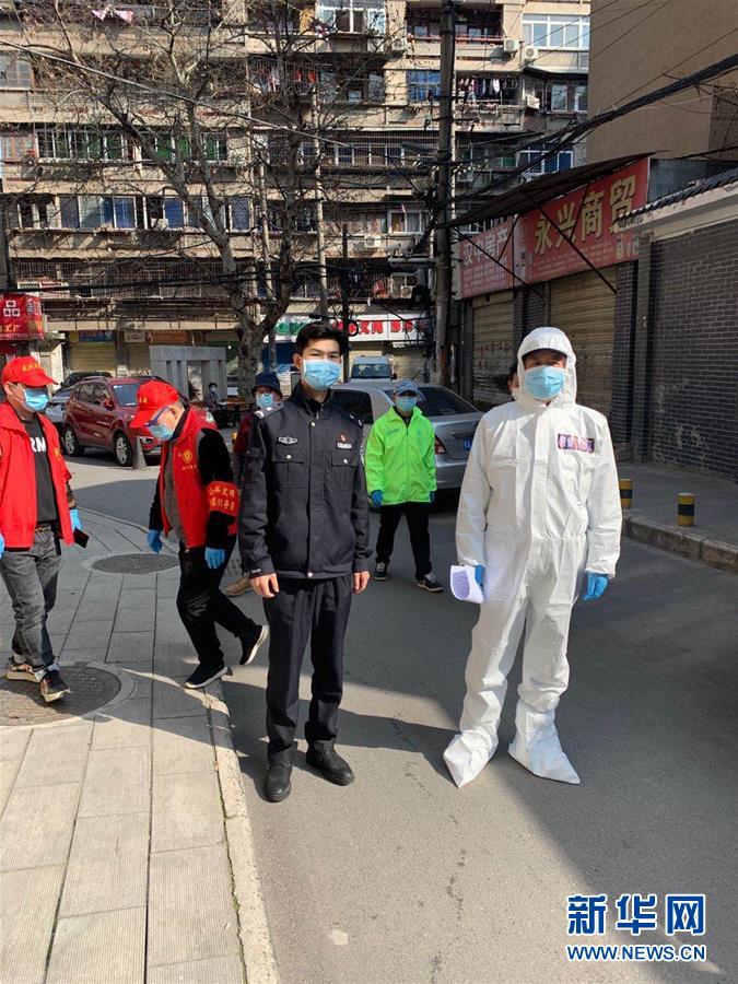 （習近平致敬的戰(zhàn)&ldquo;疫&rdquo;英雄&middot;公安干警篇&middot;圖文互動）（6）他們，抗疫一線鑄警魂