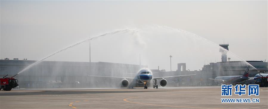 (在習(xí)近平新時(shí)代中國特色社會(huì)主義思想指引下——新時(shí)代新作為新篇章·習(xí)近平總書記關(guān)切事·圖文互動(dòng))(1)給你最溫暖的擁抱——保護(hù)關(guān)心愛護(hù)抗疫一線醫(yī)務(wù)人員在行動(dòng)