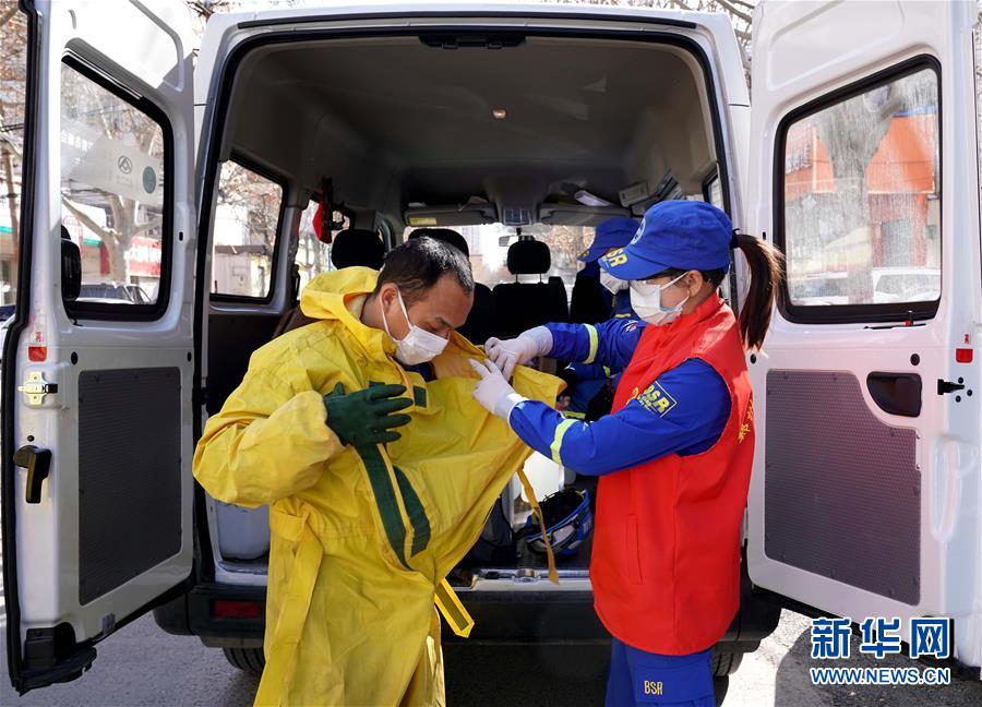 （習近平致敬的戰(zhàn)&ldquo;疫&rdquo;英雄&middot;志愿者篇&middot;圖文互動）（3）他們，微光成炬照征程