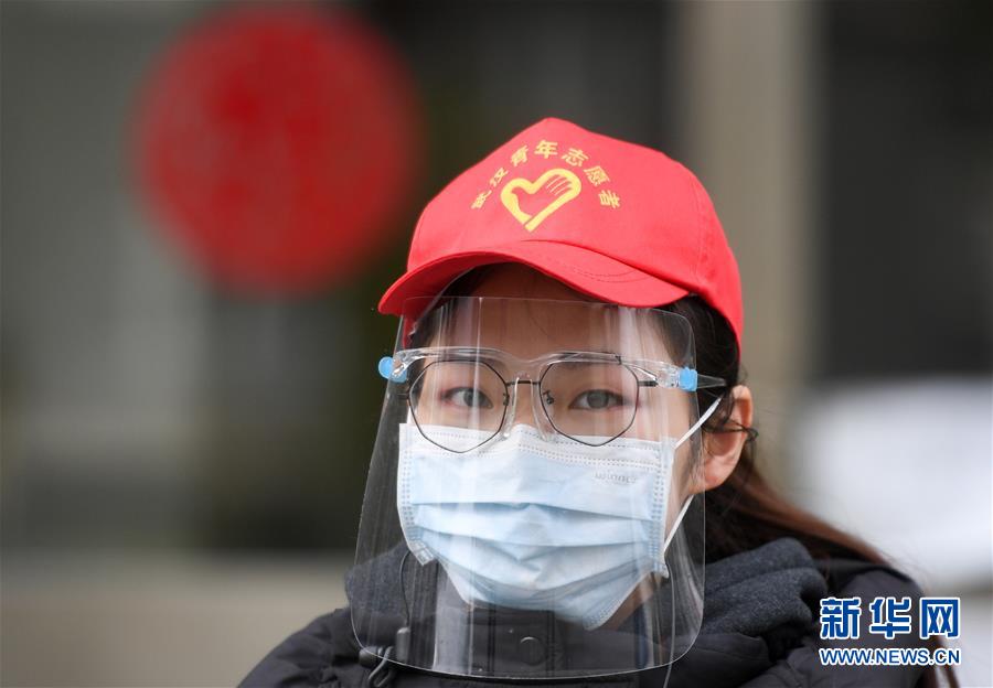 （習近平致敬的戰(zhàn)&ldquo;疫&rdquo;英雄&middot;志愿者篇&middot;圖文互動）（4）他們，微光成炬照征程