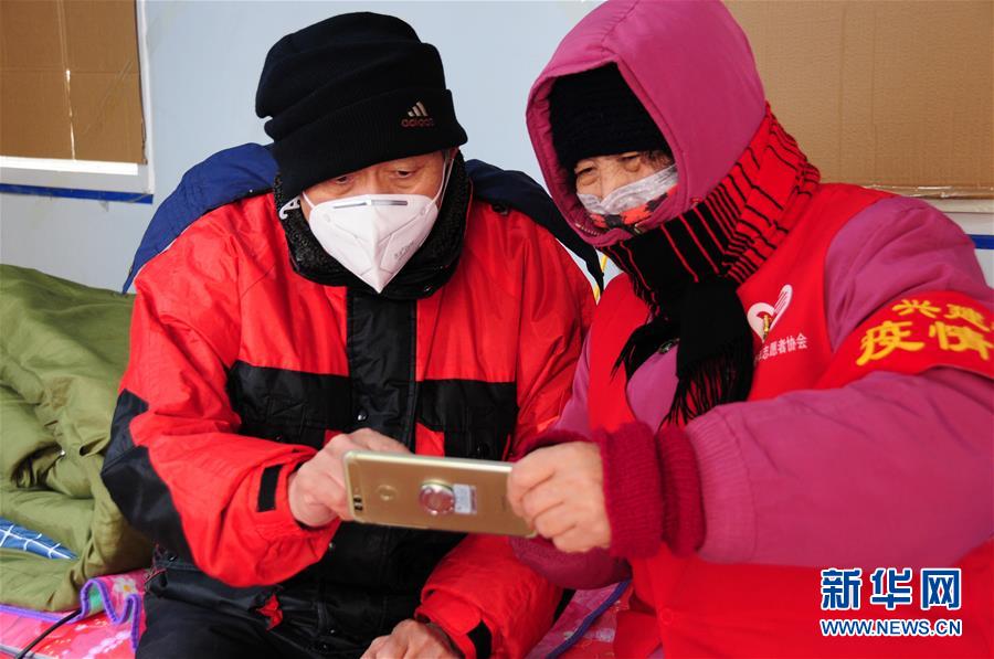 （習近平致敬的戰(zhàn)&ldquo;疫&rdquo;英雄&middot;志愿者篇&middot;圖文互動）（9）他們，微光成炬照征程