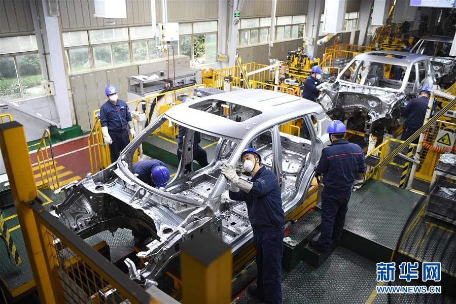 (在習(xí)近平新時代中國特色社會主義思想指引下——新時代新作為新篇章·習(xí)近平總書記關(guān)切事·圖文互動)(2)化“危”為“機(jī)” 念好“新”字訣——各地產(chǎn)業(yè)發(fā)展“新”動向掃描