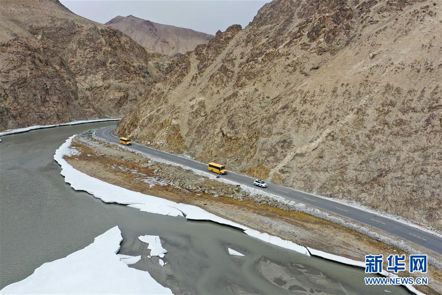 (圖文互動(dòng))(4)兩代帕米爾高原牧民的上學(xué)路