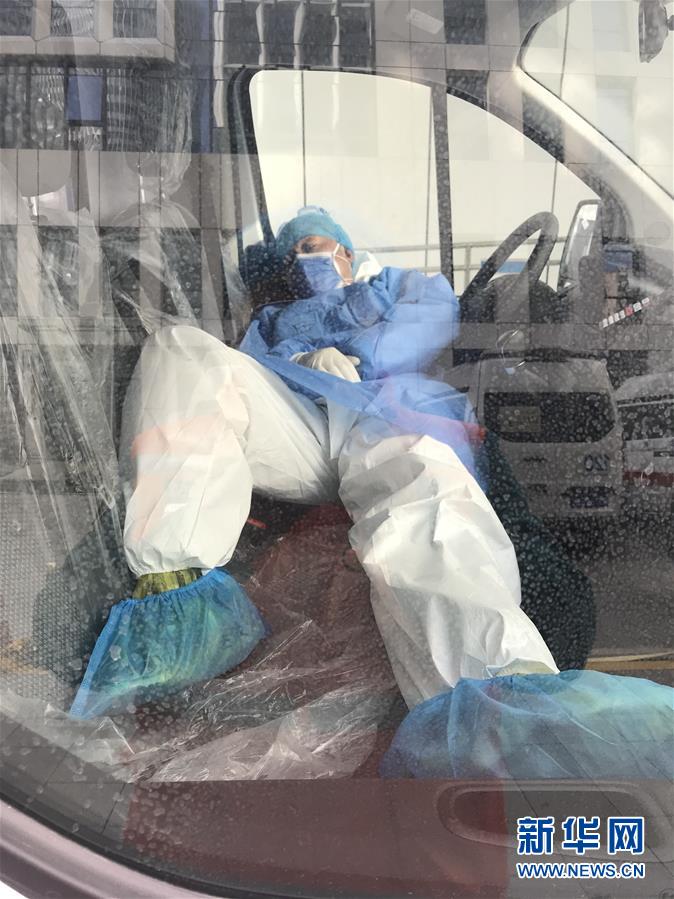 （聚焦疫情防控&middot;圖文互動）（5）急救車輪上的45天