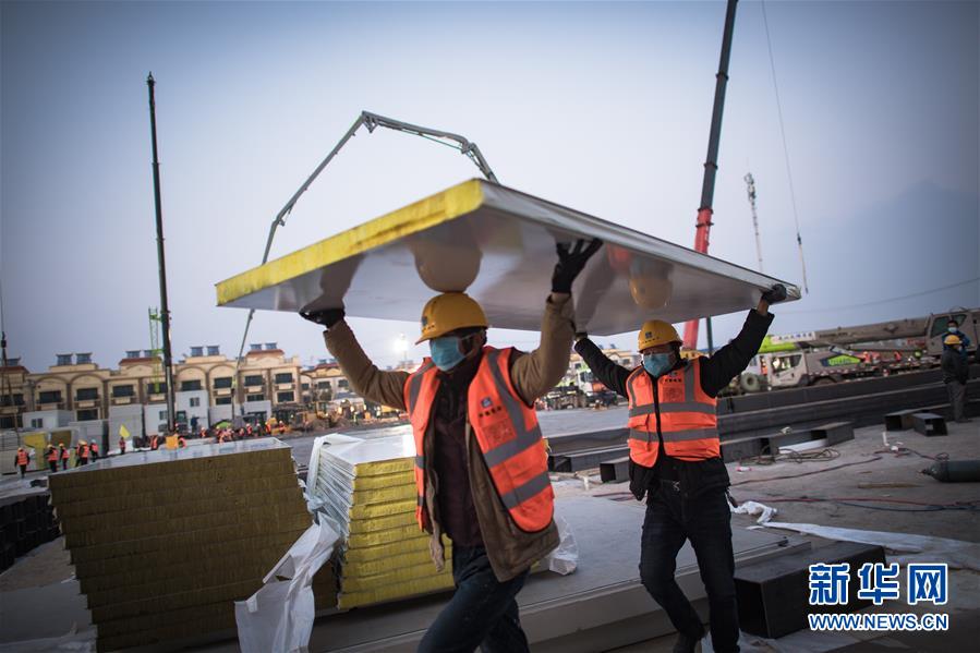 （新華全媒頭條&middot;圖文互動(dòng)）（5）致敬&ldquo;沉默的英雄&rdquo;&mdash;&mdash;記武漢火神山雷神山醫(yī)院的建設(shè)者