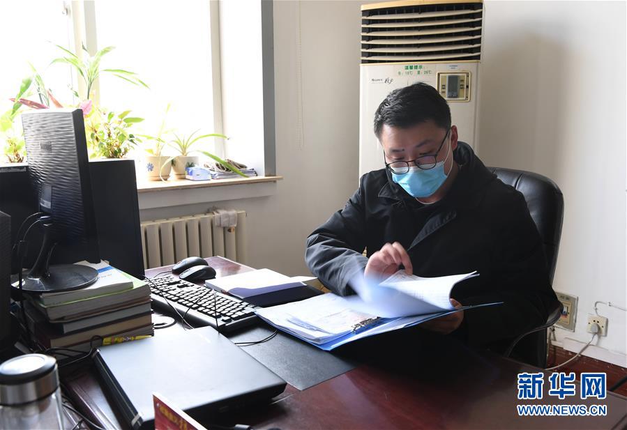 （一線抗疫群英譜&middot;圖文互動）（2）&ldquo;再年輕，也要學(xué)做頂梁柱&rdquo;&mdash;&mdash;記&ldquo;95后&rdquo;干警李文超