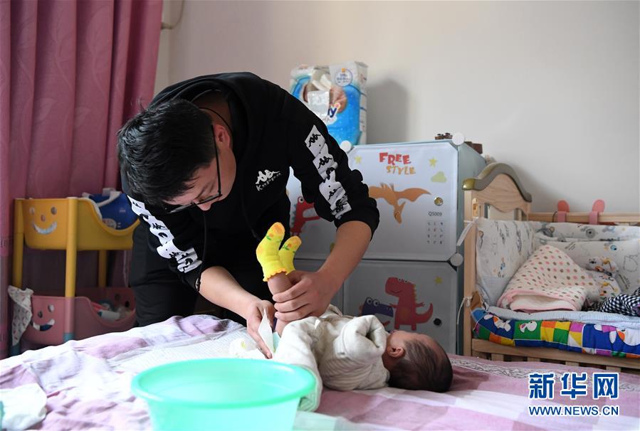 （一線抗疫群英譜&middot;圖文互動）（3）&ldquo;再年輕，也要學(xué)做頂梁柱&rdquo;&mdash;&mdash;記&ldquo;95后&rdquo;干警李文超