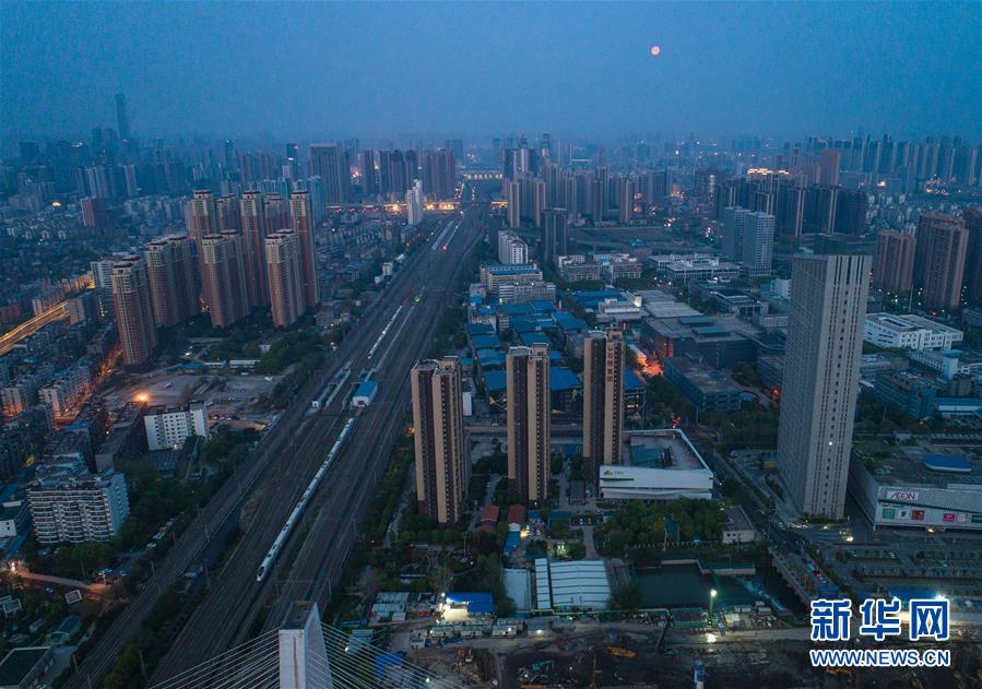 （新華全媒頭條&middot;圖文互動）（4）武漢重啟，不負春天&mdash;&mdash;寫在武漢&ldquo;解封&rdquo;之際