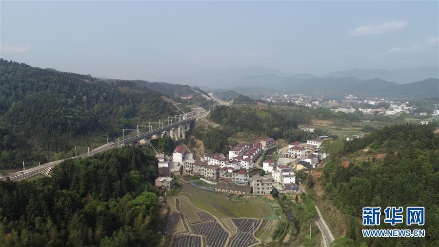 （決戰(zhàn)決勝脫貧攻堅(jiān)&middot;圖文互動）（3）扶貧路上三人行