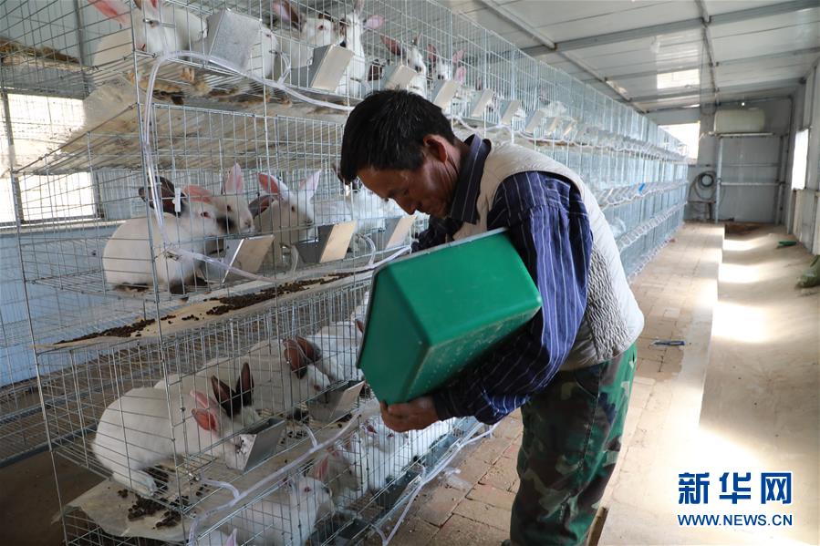 （在習(xí)近平新時(shí)代中國特色社會(huì)主義思想指引下&mdash;&mdash;新時(shí)代新作為新篇章&middot;習(xí)近平總書記關(guān)切事&middot;圖文互動(dòng)）（1）啃下最后的硬骨頭&mdash;&mdash;脫貧攻堅(jiān)掛牌督戰(zhàn)進(jìn)行時(shí)