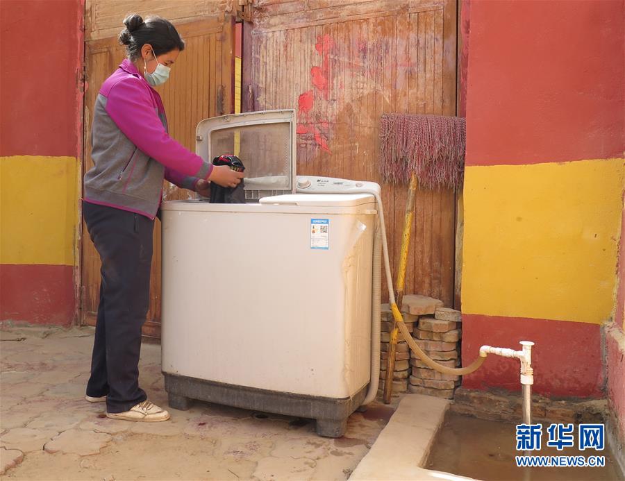 （新華全媒頭條&middot;圖文互動）（10）春天里的5個&ldquo;戰(zhàn)貧&rdquo;瞬間&mdash;&mdash;習近平總書記關于脫貧攻堅決策部署指引攻克最后的深貧堡壘