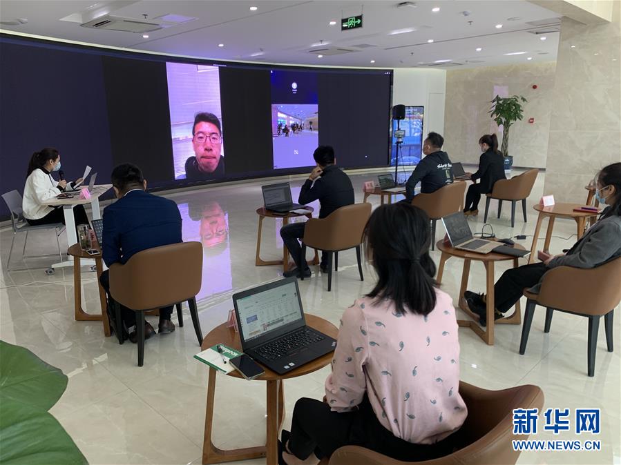 （聚焦復(fù)工復(fù)產(chǎn)&middot;圖文互動(dòng)）（2）招聘&ldquo;不見(jiàn)面&rdquo; 溝通&ldquo;屏對(duì)屏&rdquo;&mdash;&mdash;江蘇徐州&ldquo;云招聘&rdquo;助力企業(yè)復(fù)工達(dá)產(chǎn)