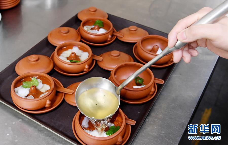 （聚焦復(fù)工復(fù)產(chǎn)&middot;圖文互動）（3）&ldquo;分得安心，吃得放心&rdquo;&mdash;&mdash;豫菜老字號的復(fù)工見聞