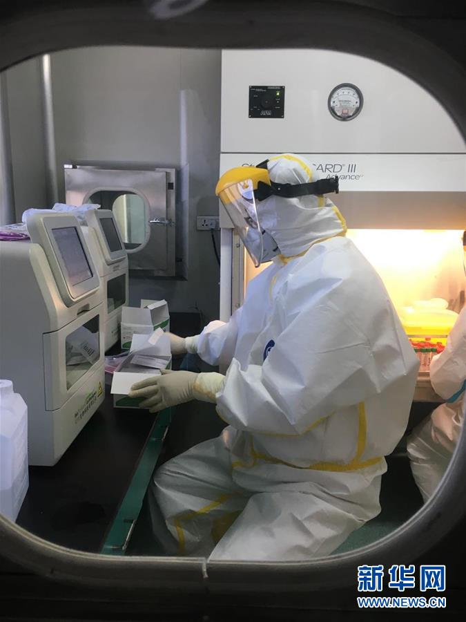 （一線抗疫群英譜&middot;圖文互動(dòng)）（2）山西檢測(cè)員伉儷：疫情不退，決不放松