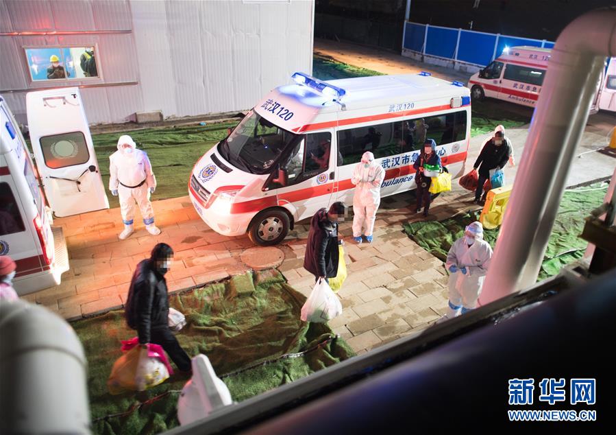 （聚焦疫情防控&middot;圖文互動(dòng)）（11）分秒必爭(zhēng)！一切為了治病救人&mdash;&mdash;中國抗疫生命至上的生動(dòng)實(shí)踐