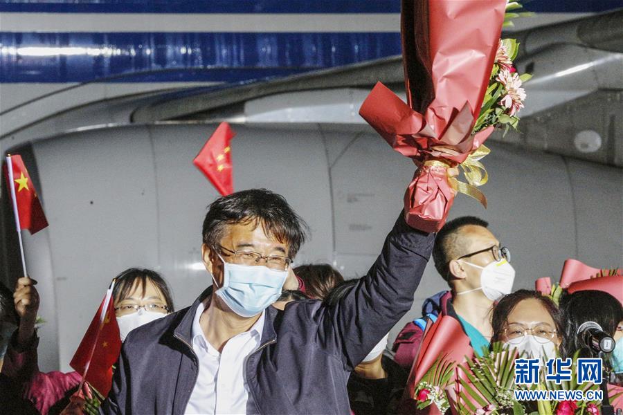 （聚焦疫情防控&middot;圖文互動(dòng)）（9）分秒必爭(zhēng)！一切為了治病救人&mdash;&mdash;中國抗疫生命至上的生動(dòng)實(shí)踐