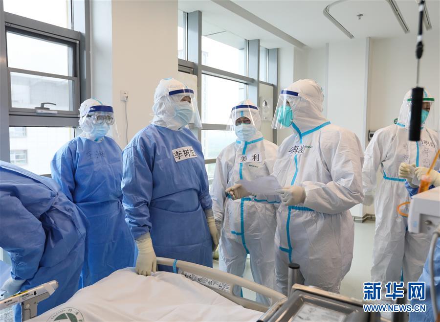 （新華全媒頭條&middot;圖文互動）（1）戰(zhàn)斗在防疫最前沿&mdash;&mdash;來自&ldquo;五一&rdquo;國際勞動節(jié)的致敬