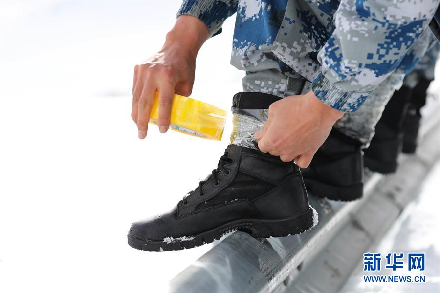 （圖文互動(dòng)）（2）特寫：山再高，也要把給養(yǎng)送上去！