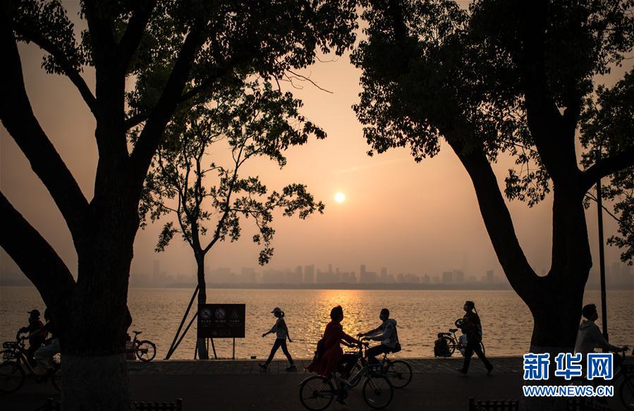 (新華全媒頭條·圖文互動(dòng))(2)人氣回暖 消費(fèi)復(fù)蘇 健康出行——加長(zhǎng)版“五一”假期觀察