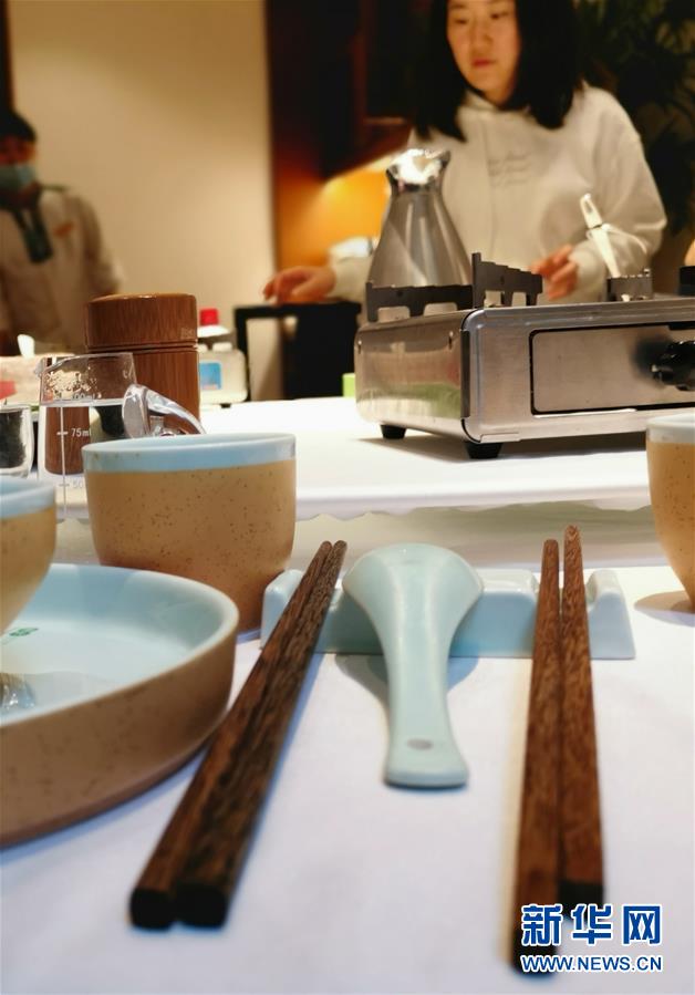 （圖文互動(dòng)）&ldquo;公筷公勺&rdquo;上桌難在哪？&mdash;&mdash;長(zhǎng)沙市部分餐飲場(chǎng)所見(jiàn)聞