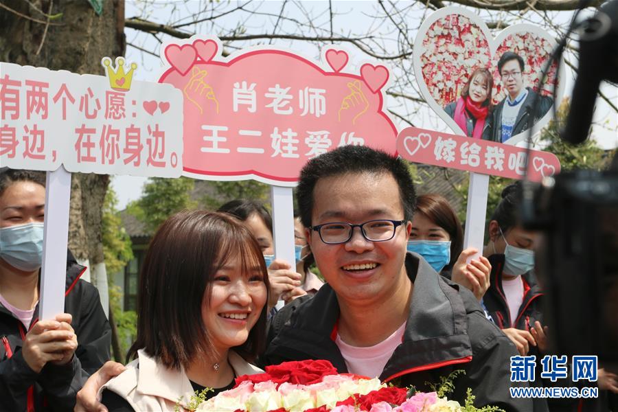 （新華全媒頭條&middot;圖文互動(dòng)）（12）&ldquo;我看不見你的樣子，但我知道你是誰&rdquo;&mdash;&mdash;寫在國際護(hù)士節(jié)來臨之際