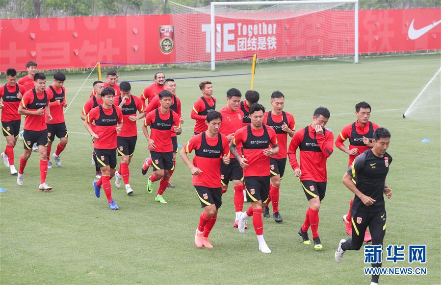 （體育）（1）足球&mdash;&mdash;國(guó)家男足在滬集訓(xùn)